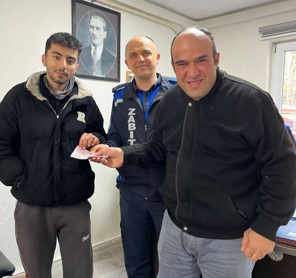 Merzifon'da temizlik personelinden örnek davranış: Bulduğu parayı sahibine teslim etti