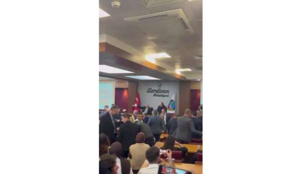 Üniversitelilerin izlediği meclis toplantısında arbede: Başkan Çelik'ten 'Siz kimsiniz' tepkisi