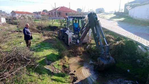 Osmancalı'nın deresi temizlendi 