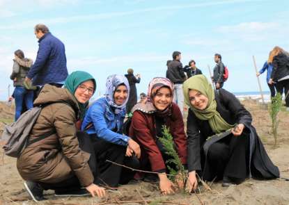 Üniversiteli gençlerden 'hatıra ormanı'