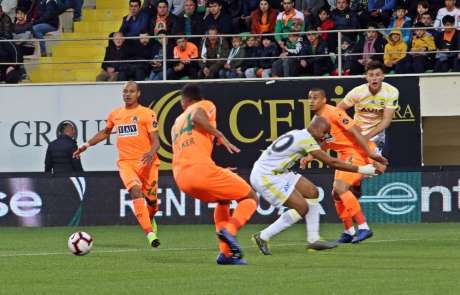 Spor Toto Süper Lig: Aytemiz Alanyasopr: 0 - Fenerbahçe: 0 (İlk yarı) 