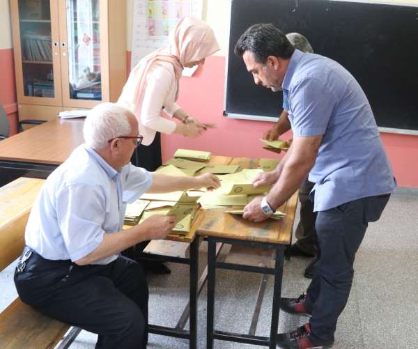 Aksaray'ın Demirci beldesinde seçimi AK Partili Bozlak kazandı 