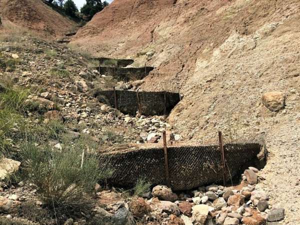 Erozyonla mücadele kapsamında yaklaşık 5 bin metreküp toprak ve çakıl tutuldu 