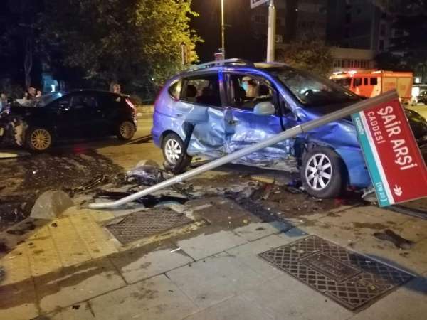 Kadıköy'de yürekleri ağza getiren kaza: 3 yaralı 