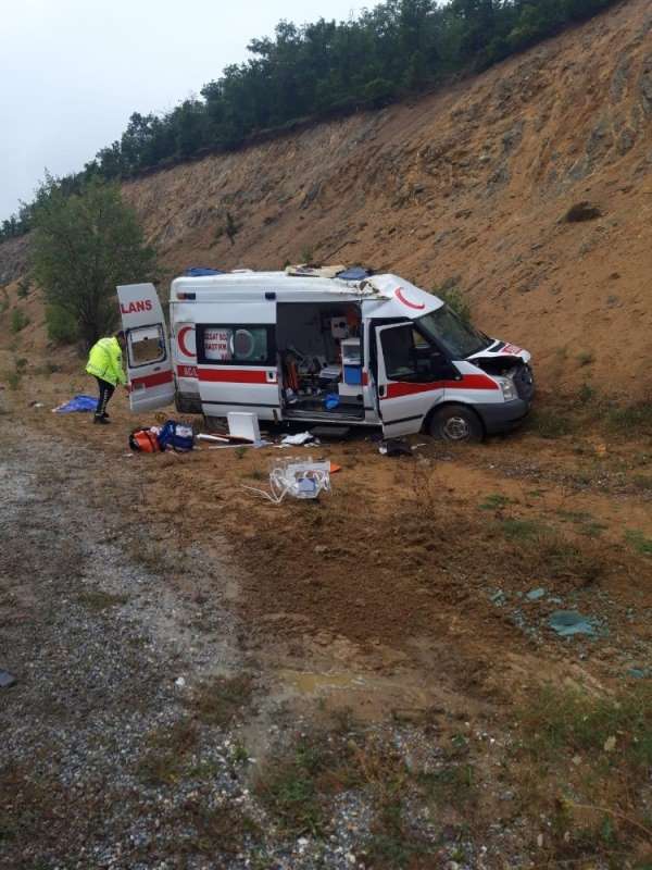 Yozgat'ta hasta bebeği taşıyan ambulans kaza yaptı: 4 yaralı 