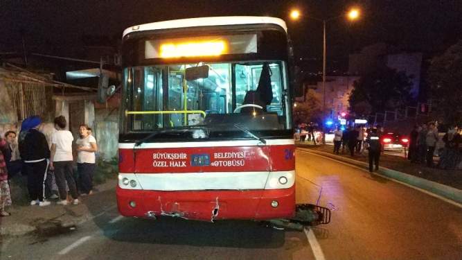 Samsun'da halk otobüsü motosiklete çarptı: 2 ölü
