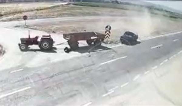 Afyonkarahisar'da trafik kazası: 2 ölü, 1 ağır yaralı 