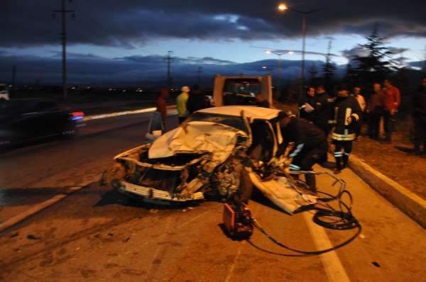 Sandıklı'da meydana gelen trafik kazasında 1 kişi öldü 2 kişi yaralandı 