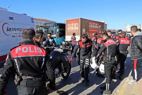 Antalya'da trafik kazasında 2 polis memuru yaralandı 