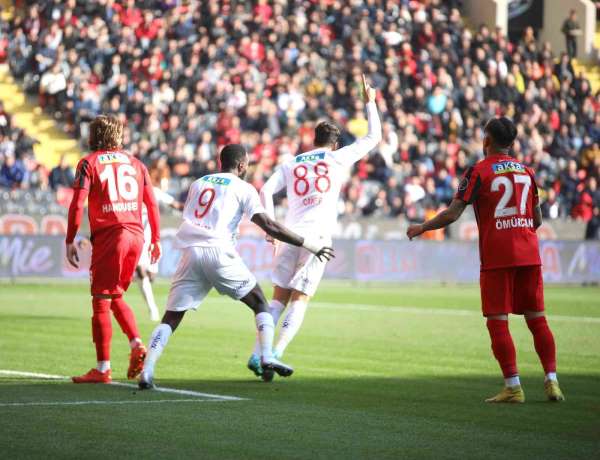 Caner Osmanpaşa ligdeki ilk golünü attı - Sivas haber