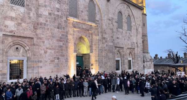 İslam düşmanı saldırıya karşı binlerce kişi Ulucami'ye akın etti - Bursa haber