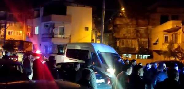 İzmir'de iki husumetli grubun bıçaklı silahlı kavgasında kan aktı: 2 ölü - İzmir haber