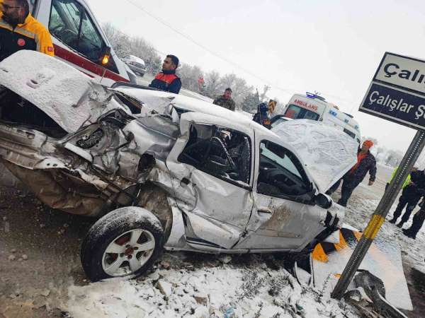 Afyonkarahisar'da trafik kazası: 5 yaralı