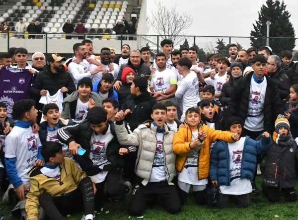 Yuntdağspor ve Horozköyspor'un Şampiyonluk Kupaları Başkan Çerçi'den