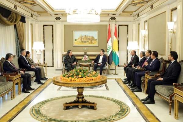 Terör örgütü SDG elebaşı Mazlum Abdi, ABD'li Özel Temsilci Barrack ve IKBY Başkanı Barzani ile görüştü