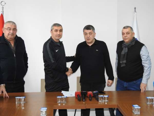 Düzcespor'da Mustafa Sarıgül resmen dönemi başladı 