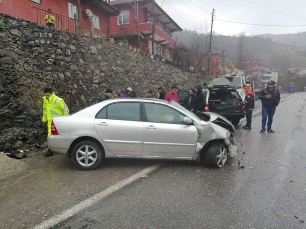 Zonguldak'ta trafik kazası: 4 yaralı 