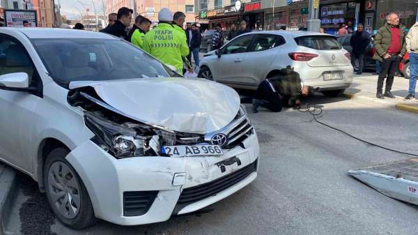 Erzincan'da 8 araçlı zincirleme kazada 1 kişi yaralandı