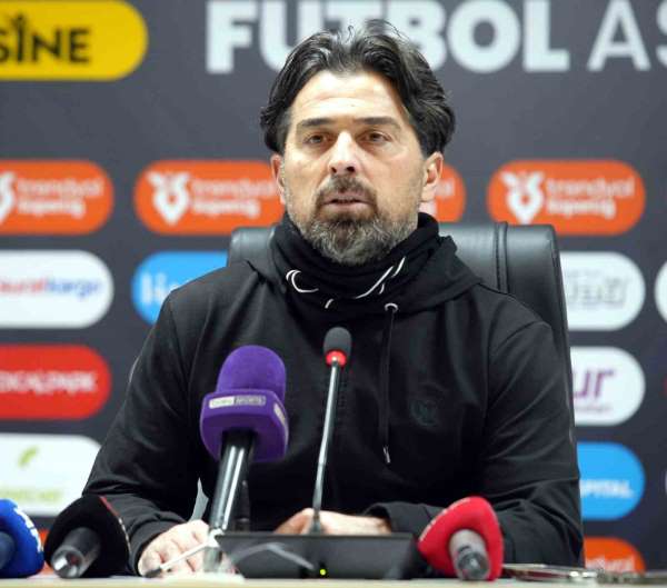 İlhan Palut: '3 puan önemli ama hala rahat değiliz'