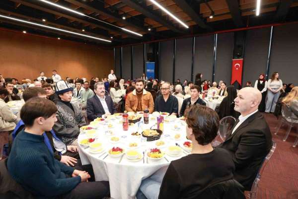 Bir sofra etrafında 100'den fazla ülke: Uluslararası öğrencilerle gönül köprüsü kuruldu