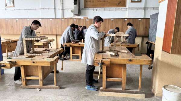 Meslek lisesi öğrencilerinin el emeği ürünleri döner sermayeye kazandırılacak