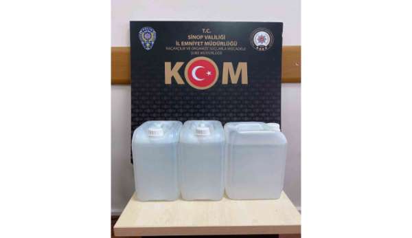 Motosikletin bagajından 15 litre kaçak alkol çıktı