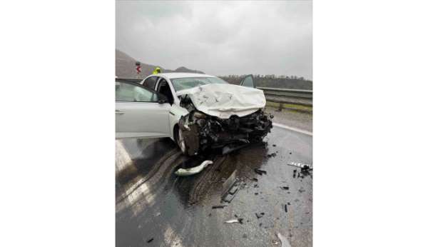 Bitlis'te trafik kazası: 1 ölü, 1 yaralı