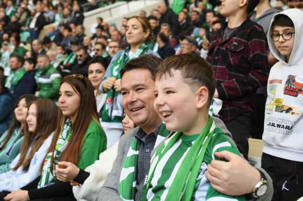 Osmangazili çocuklar maç heyecanı yaşadı