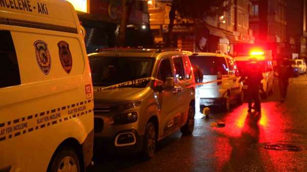 Sancaktepe'de seyir halindeki otomobilden silahlı saldırı: 1 yaralı