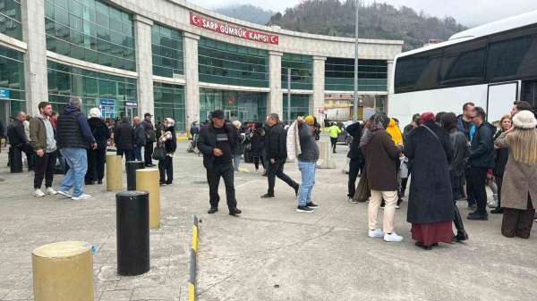 Sarp Sınır Kapısı'nda bayram tatili yoğunluğu