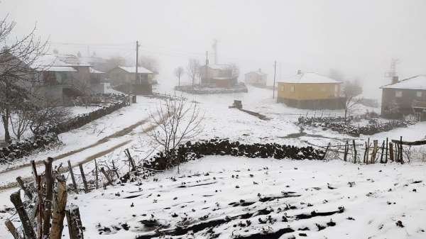 Tokat'ın Başçiftlik ilçesi beyaza büründü 