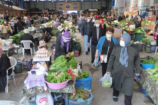 Sinop'ta 3 günlük kısıtlama öncesi pazarda yoğunluk