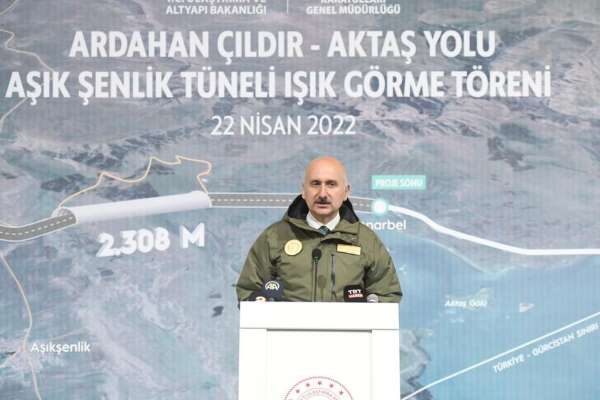 Bakan Karaismailoğlu, Aşık Şenlik Tüneli'ne son darbeyi vurdu, ışık göründü