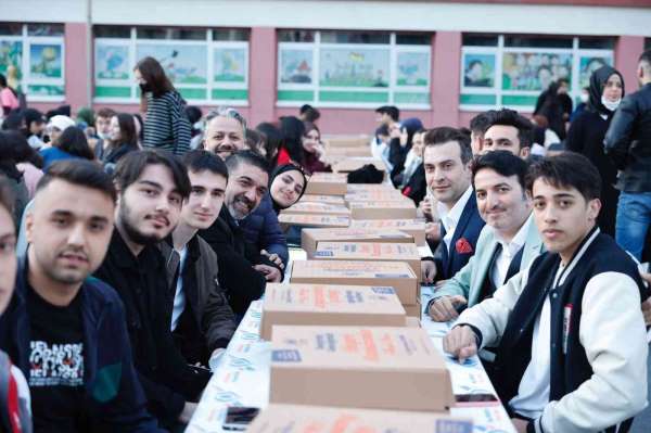 Sultangazi Belediyesi üniversiteye hazırlanan gençleri ağırladı