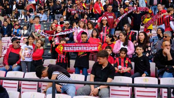 Eskişehirspor taraftarı takımını 7'den 70'e her sonuca rağmen destekliyor