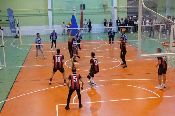 Beylikova'daki Kurumlar Arası Voleybol Turnuvası sona erdi