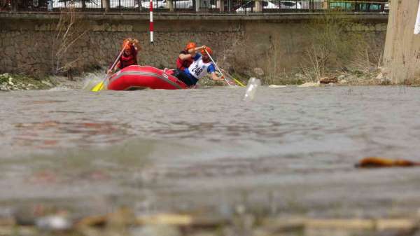 Türkiye Rafting Şampiyonası'nın ikinci gününde de heyecan doruktaydı