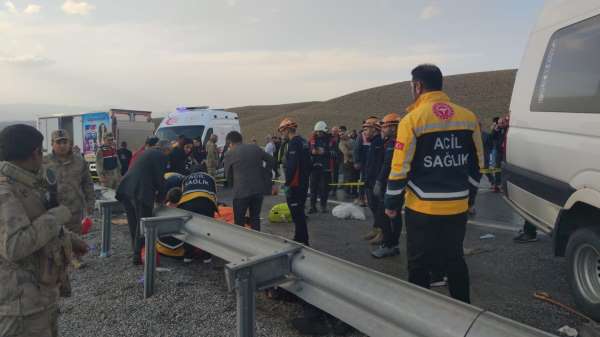 Van'da feci kaza: 6 ölü, 8 yaralı
