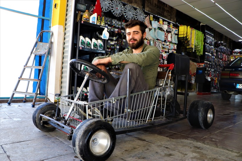 Samsun'da alışveriş sepetinden araba yaptı