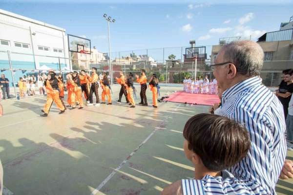 Başkan Akay, gösteri maçında forma giydi