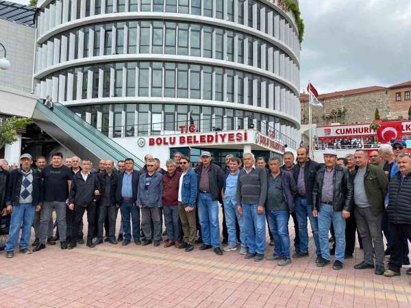 Bolu Belediyesi'nden emekli tazminatlarını alamayan işçiler eylem yaptı
