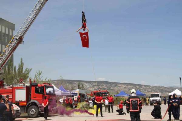 Arama-Kurtarma Tanıtım ve Gençlik Sağlığı Şenliği'ne üniversite öğrencilerinden yoğun ilgi
