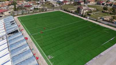 Başakpınar Spor Merkezi'nin çimleri ve yedek kulübeleri yenileniyor