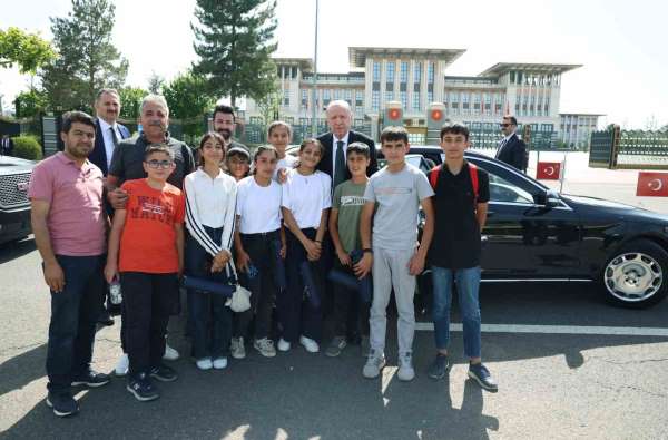 Cumhurbaşkanı Erdoğan, Adıyamanlı çocuklarla 15 Temmuz Şehitler Anıtı'nda buluştu