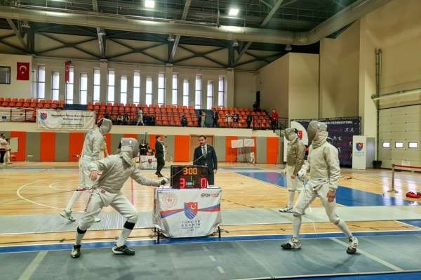 Kastamonu Üniversitesi'nde eskrim şampiyonası düzenlendi