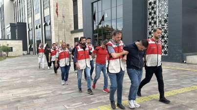Polisin 'dur' ihtarına uymayarak kaçan ve üniversite öğrencisinin ağır yaralanmasına sebep olan 2 şüpheli tutu