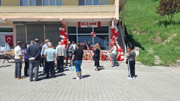 Pülümür'de 18 yıl aradan sonra eczane açıldı