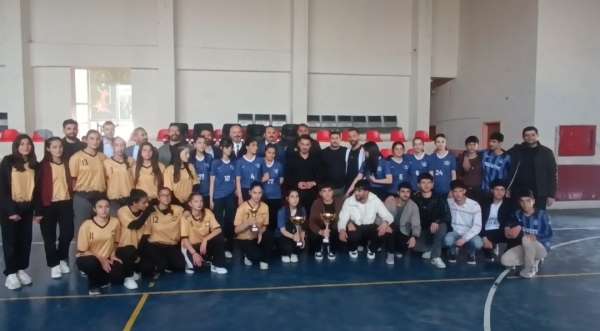 Özalp'te Liseler Arası Voleybol Turnuvası düzenlendi