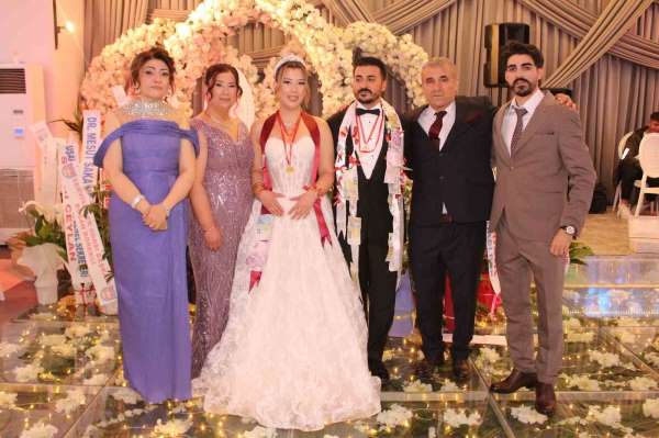 Uşak'ta 15 şahitli nikah töreni