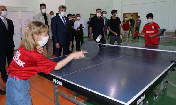 Birevim'den Vanlı sporculara masa tenisi ekipmanı desteği 